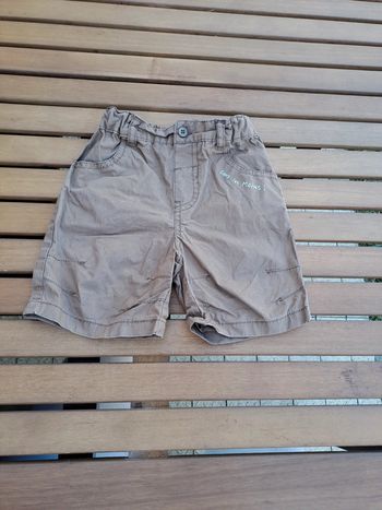 Bermuda beige foncé taille 12 mois