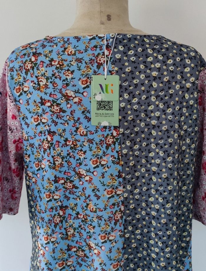 Robe à imprimé floral à col en V pour femme marque Maria & Gabriele taille L couleur bleu et rose - photo numéro 2