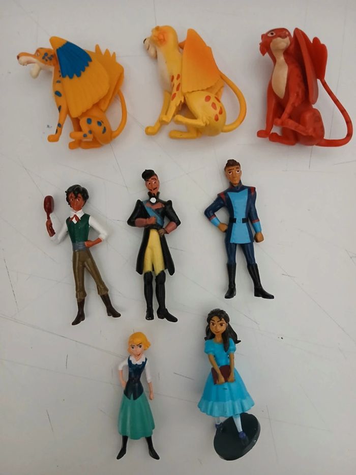 Lot 8 figurines Elena d'Avalor
