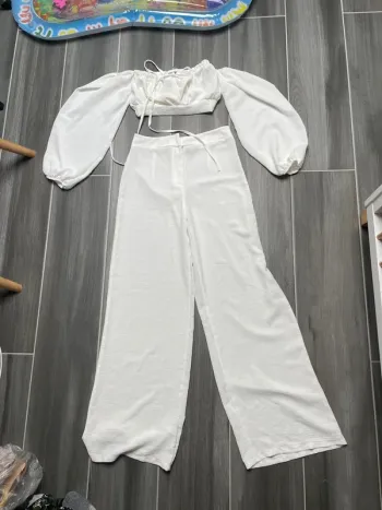 Ensemble blanc crop top pantalon