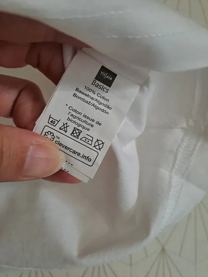 T-shirt garçon 6 ans tbe blanc comme neuf tissaia - photo numéro 4