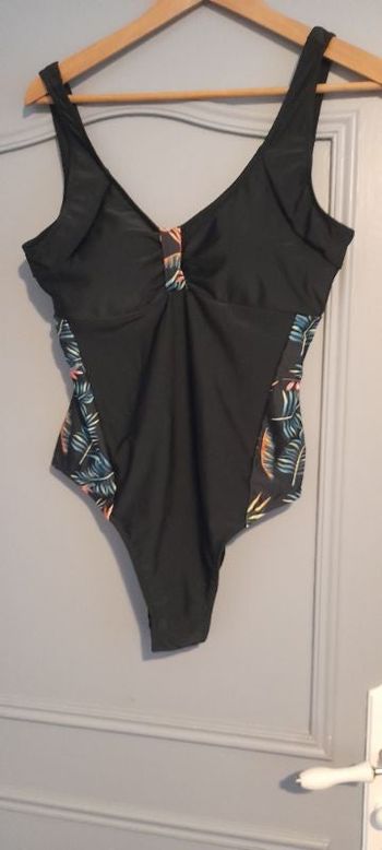 Maillot bain 1 pièce noire et multicolores sur les côtés
