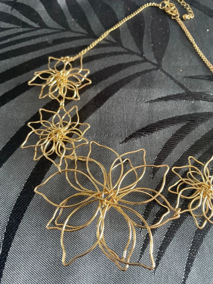 Superbe collier fleurs - photo numéro 2