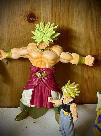 Figurine dragon ball Broly