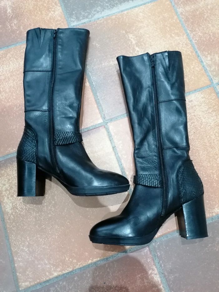 Bottes noires simili cuir grand talon - photo numéro 2