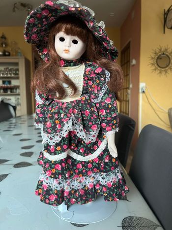 Poupée de collection porcelaine 40cm - Robe fleurie & Dentelle