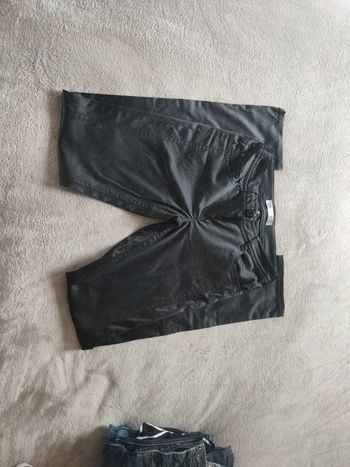 Joli pantalon aspect satin