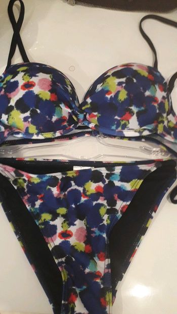 Très beau maillot de bain haut 40 bas 36 neuf