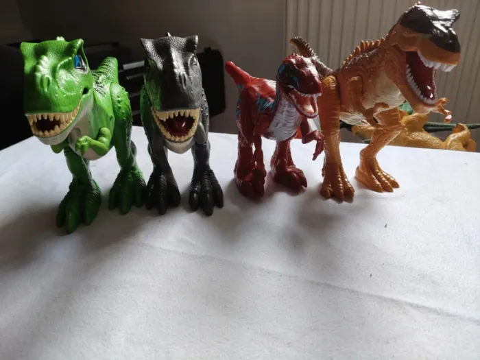 Lot de 4 dinosaures électroniques gris, moutarde,rouge,vert - photo numéro 4