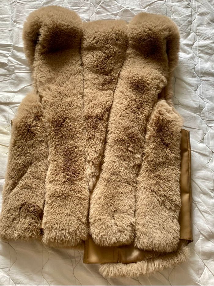 Gilet fausse fourrure neuf sans étiquette