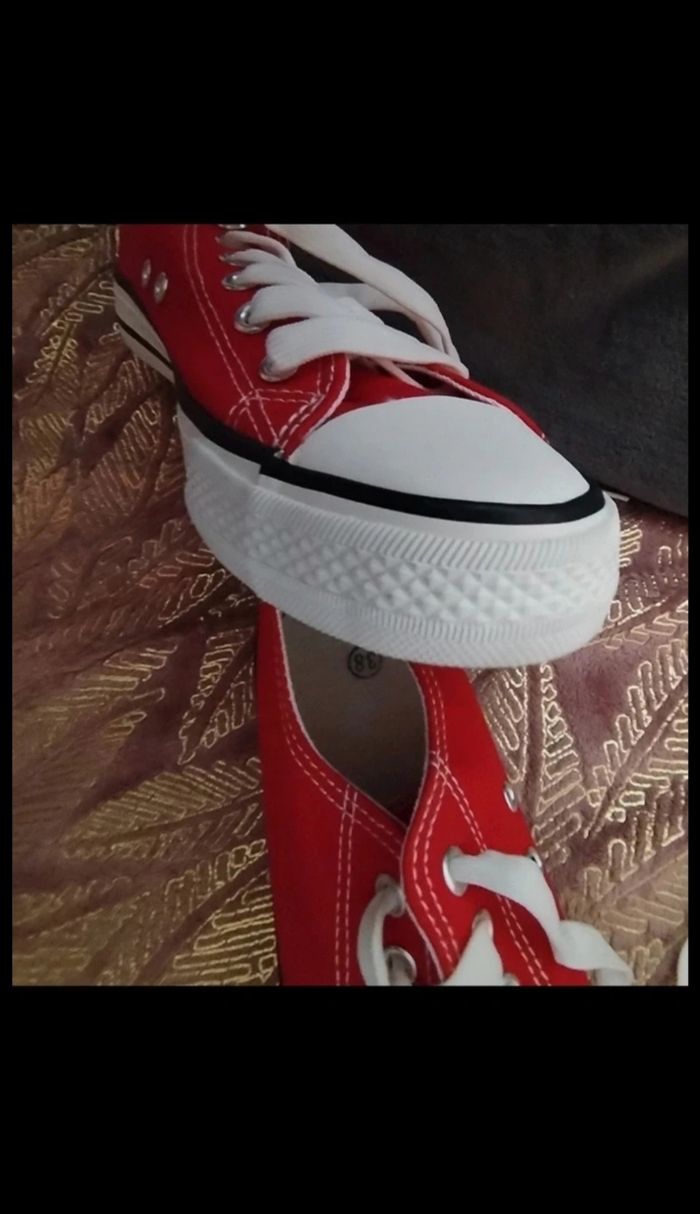Baskets rouge neuves pointure 38 - photo numéro 2
