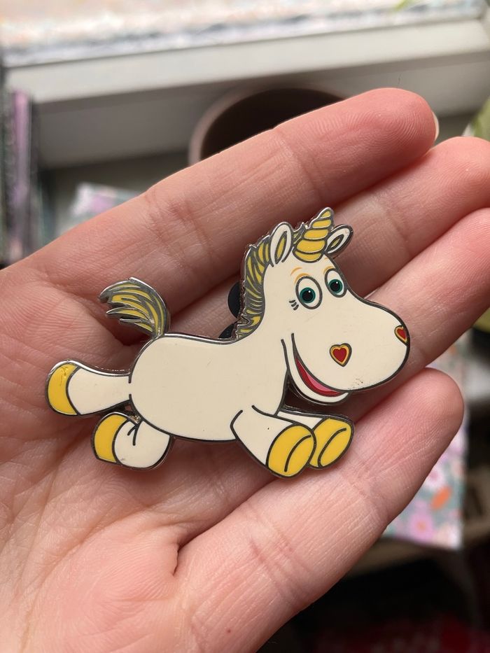 Pins Disney Bouton d’or - photo numéro 2