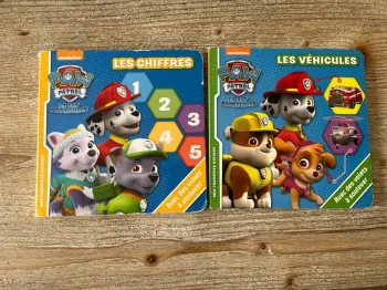 Livres par patrouilles sur les chiffres et les véhicules