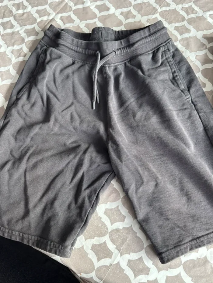 Lot trois shorts hm 12/13 ans - photo numéro 3