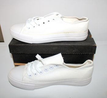 Chaussure femme Neuve avec boite T38