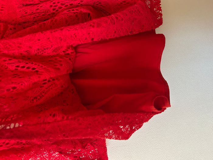 robe en dentelle dos en V - photo numéro 4