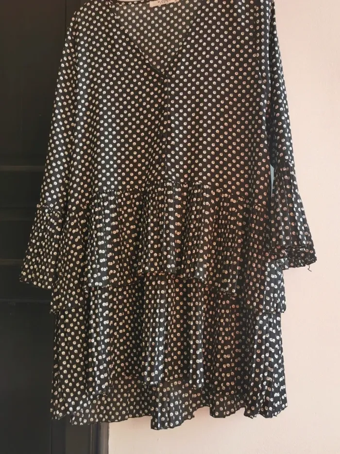 Robes noir à motifs, multi découpes. - photo numéro 7