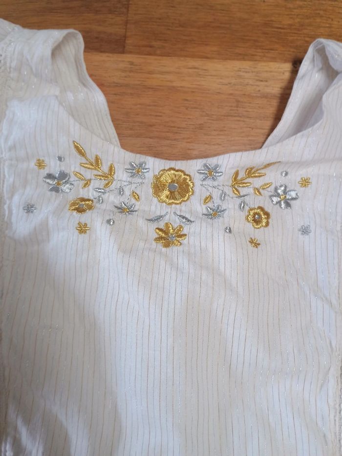 Robe blanche 10 ans - photo numéro 2