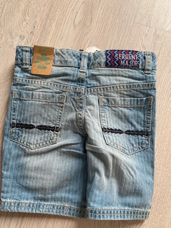 Short bermuda jean délavé et broderies Sergent Major taille 3 ans neuf - photo numéro 4