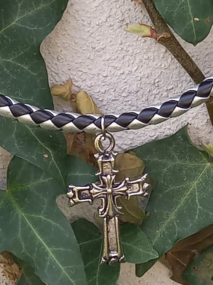 Collier religieux raz du cou vintage - photo numéro 2