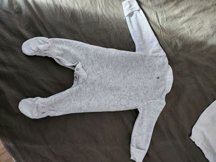 Pyjamas 1 mois - photo numéro 5