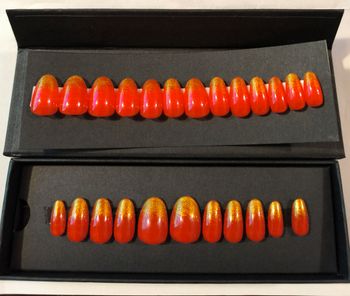 Press on nails rouge et or