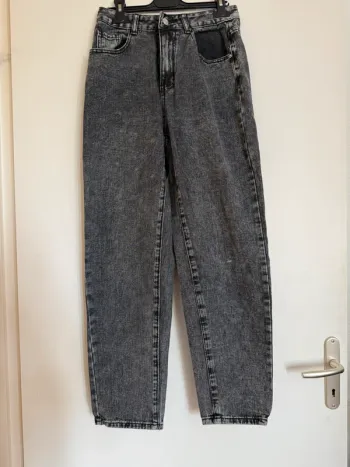Jean mom en très bon état taille S SHEIN noir