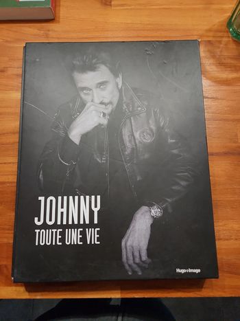 Livre: Johnny toute une vie