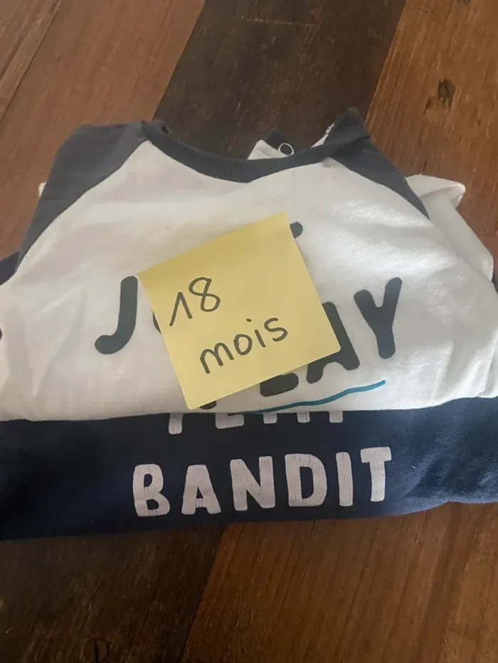 Lot pulls 18mois