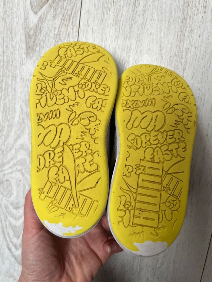 Baskets marines blanches Marque Puma taille 26 - photo numéro 6