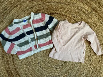 Ensemble gilet et t-shirt Ml mots d’enfants 12 mois tbe