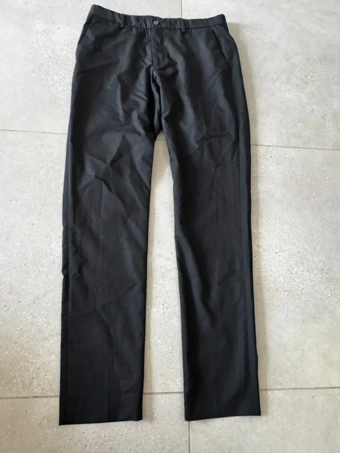 Pantalon noir Zara, très bon état, taille 40 40x105cm