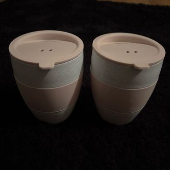 2 Mugs/Tasses