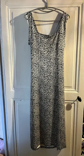 Robe longue leopard taille XL joli dos