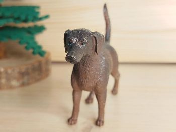 Figurine Chien Labrador marron Animal domestique