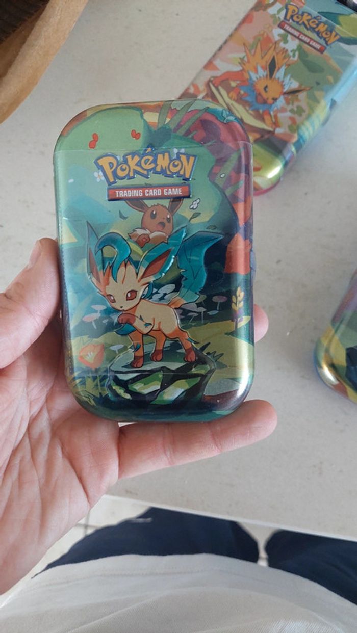 Leafeon mini tin mini boîte pokemon evolutiones prismaticas  evolutions prismatiques