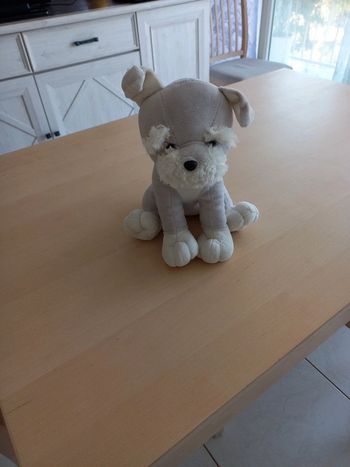 Peluche chien assis