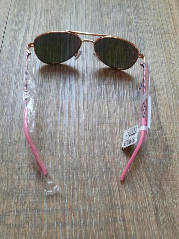 Lunettes de soleil enfant coeur
indice 3
neuf Claire's - photo numéro 4