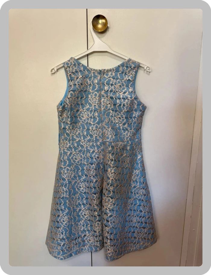 Robe en dentelle bleue - photo numéro 2