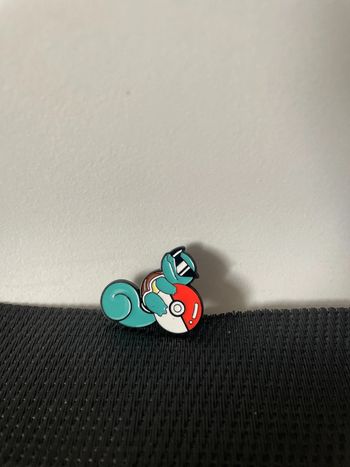 Pin’s Carapuce pokeball squirtle Pokémon broche en  très bon état