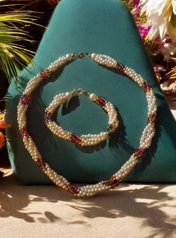 Parrurre bracelets et collier multicolore