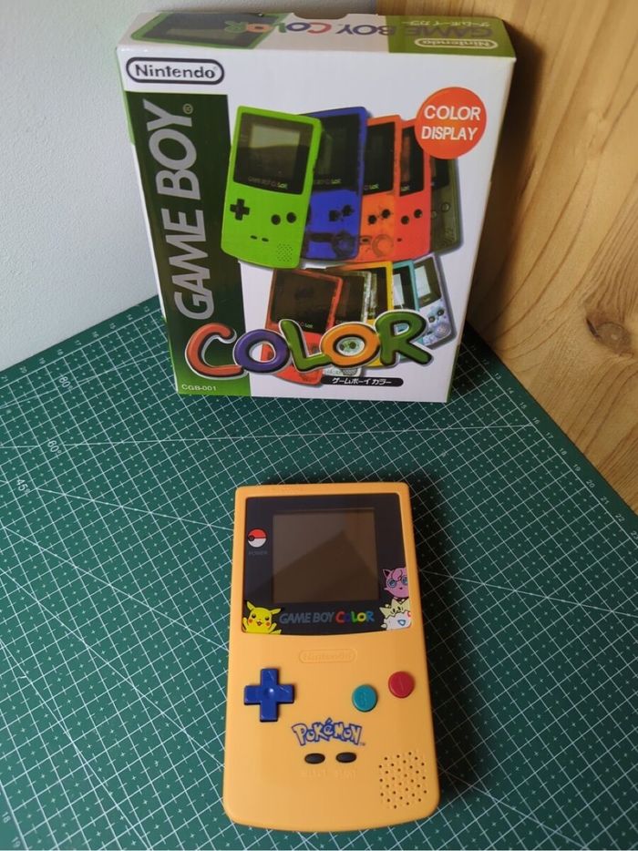Nintendo Game boy color édition pokemon Pikachu gameboy GBC