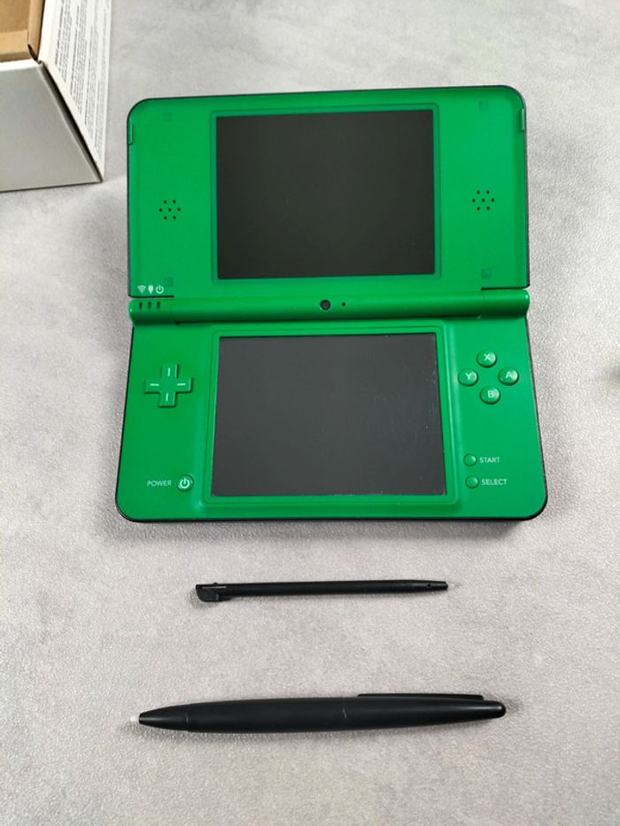 Console Nintendo DSi XL – Édition verte – Complète en boîte - photo numéro 9