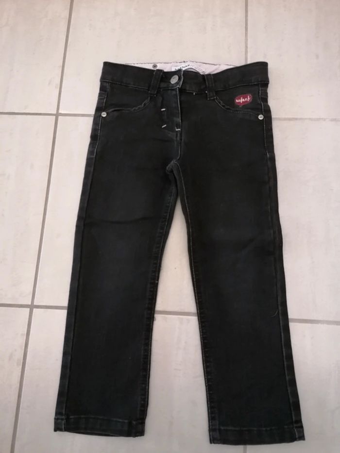 Jean neuf juste lavé taille 3-4 ans