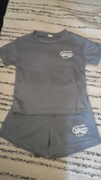 Emsenble short et t-shirt gris shein