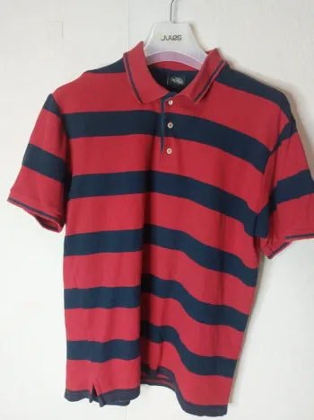 Polo rayé rouge et bleu "i club "