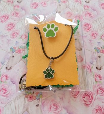 Collier patte de chien verte