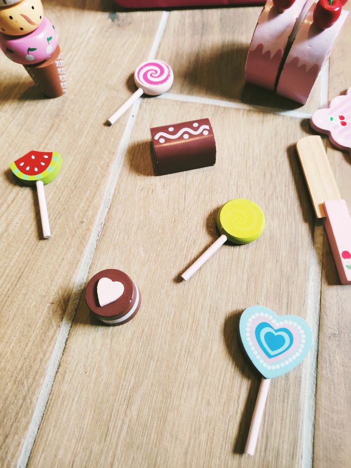 🍰Coffret métal dinette lot de diverses pâtisseries gâteaux et friandises en bois - photo numéro 2