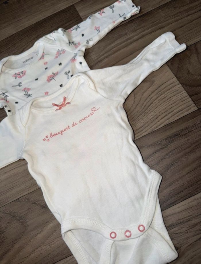 Lot de 12 body un mois - photo numéro 2