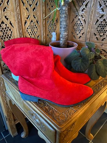 Bottes rouges neuves pointure 39,5